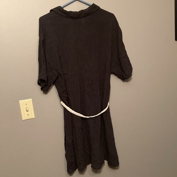 H&M grey tunic top with braided beige belt. 90% cotton and 10% linen. - Picture 2 of 6